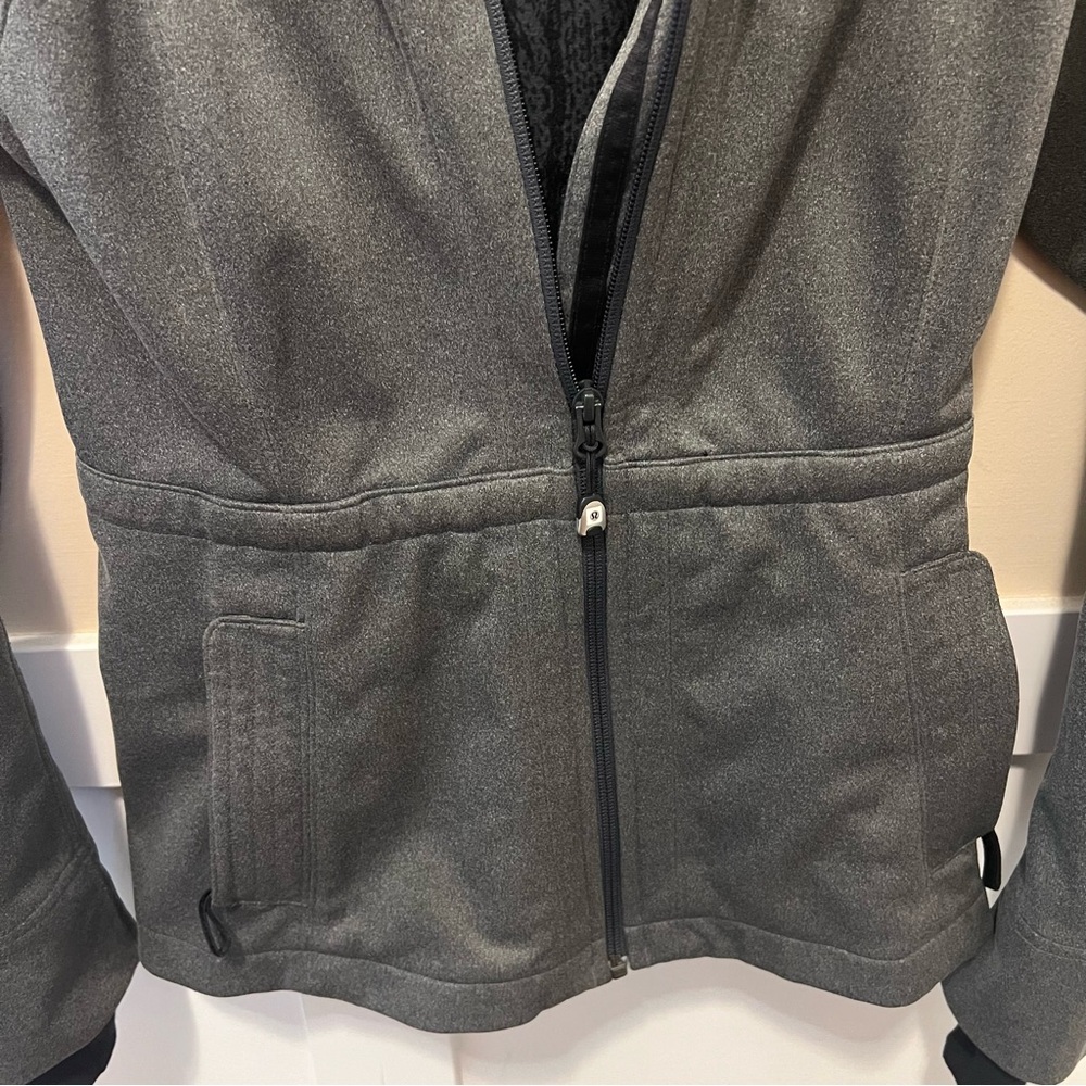 Lululemon Embark Softshell Waterproof Jacket Size 4 - Picture 3 of 9